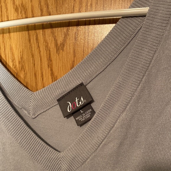 🔥EUC Light blue gray short sleeve sweater V Neck / Dots / Womens Size Large - Picture 3 of 4